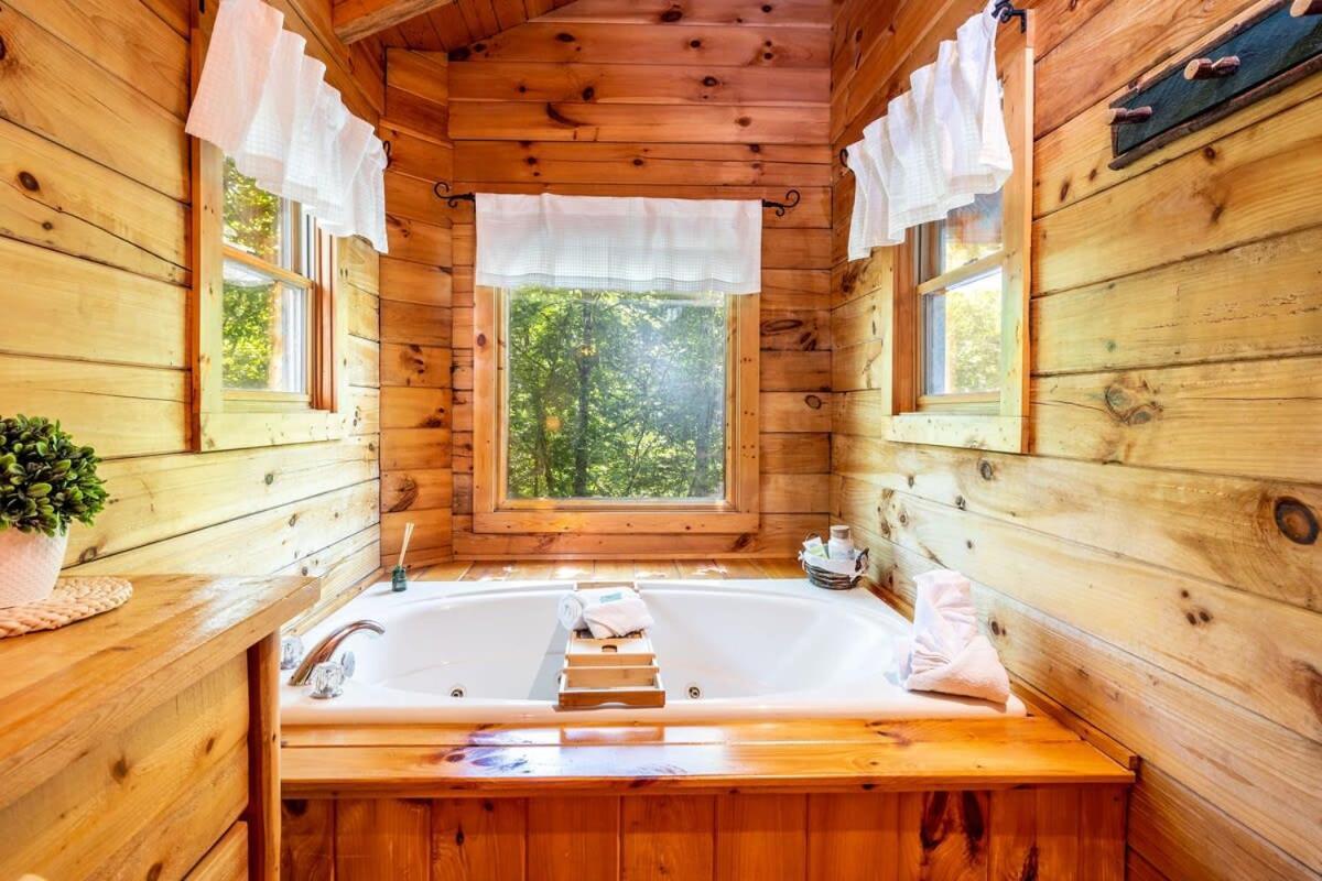 Quaint & Secluded Near Dollywood With Bbq&Hot Tub Villa Pigeon Forge Kültér fotó