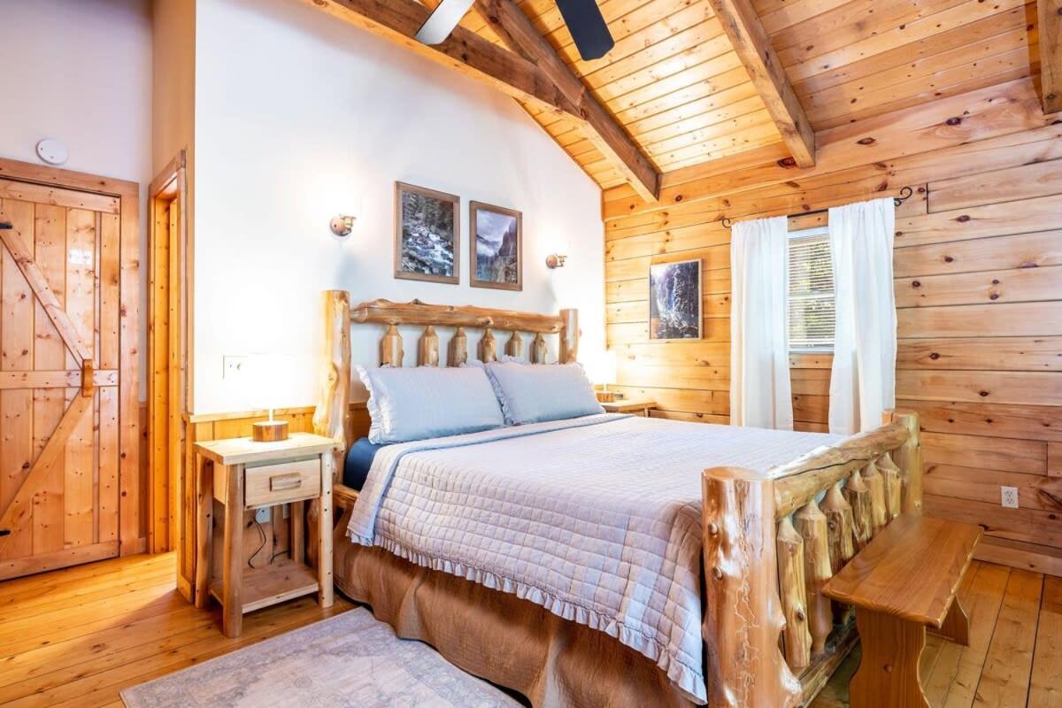 Quaint & Secluded Near Dollywood With Bbq&Hot Tub Villa Pigeon Forge Kültér fotó