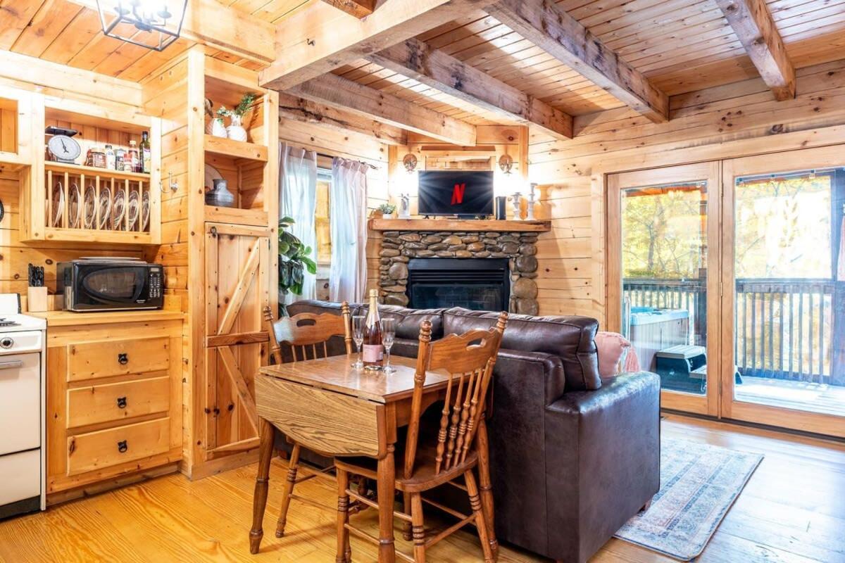 Quaint & Secluded Near Dollywood With Bbq&Hot Tub Villa Pigeon Forge Kültér fotó