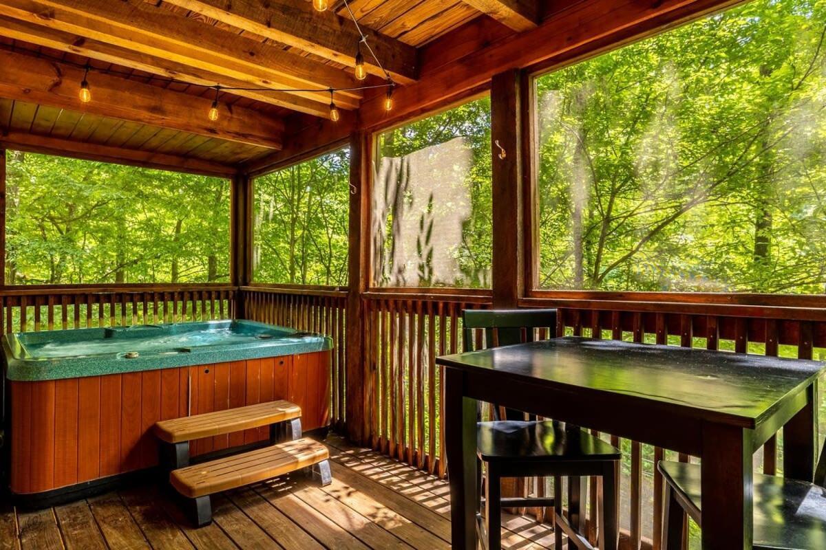 Quaint & Secluded Near Dollywood With Bbq&Hot Tub Villa Pigeon Forge Kültér fotó