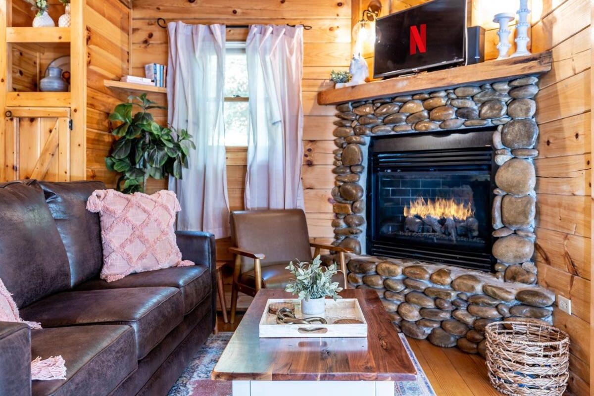 Quaint & Secluded Near Dollywood With Bbq&Hot Tub Villa Pigeon Forge Kültér fotó